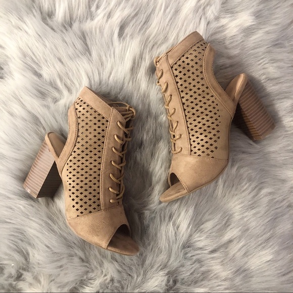 Tan open toe, block heel bootie - Picture 3 of 4